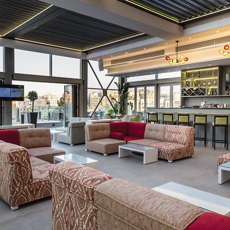 Moevenpick Hotel Amman Bagian luar foto The Sky Bar